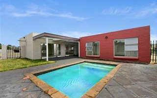 4 Bedroom House in Lanseria and surrounds