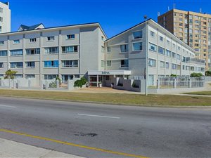 2 Bed Apartment in Summerstrand