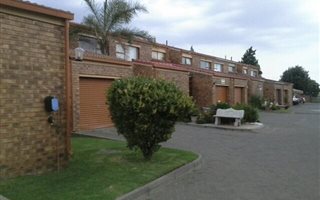 3 Bedroom Townhouse in Vanderbijlpark CE3