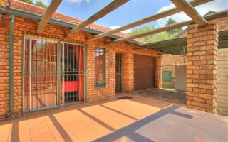 3 Bedroom Simplex in Elarduspark