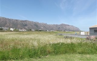 516 m² Land available in Fairview Golf Estate
