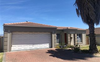 3 Bedroom House in Eikenbosch