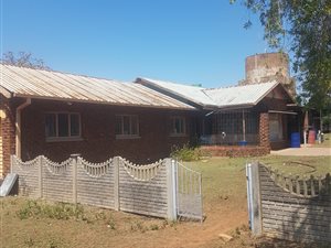 8.5 ha Farm in Rooiwal