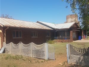 8.5 ha Farm in Rooiwal
