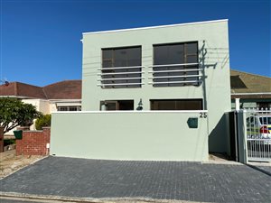 2 Bed Apartment in Fish Hoek