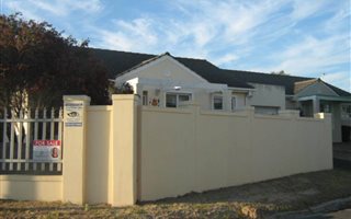 2 Bedroom House in Sunningdale
