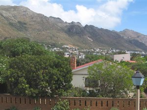 3 Bed Townhouse in Gordons Bay Central