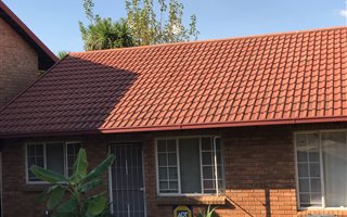2 Bedroom Simplex in Waterkloof Heights