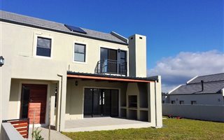 3 Bedroom House in Kelderhof Country Village