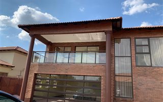 5 Bedroom House in Hesteapark