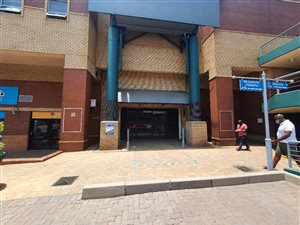 5200 m² Commercial space in Die Hoewes