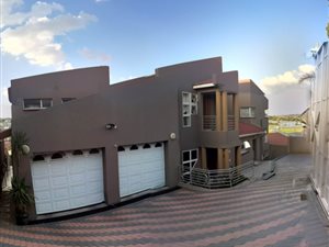 5 Bed House in Bassonia