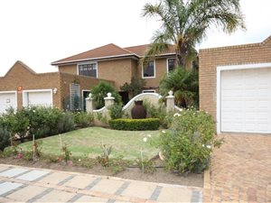 6 Bedroom House in Rome Glen