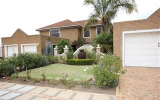 6 Bedroom House in Rome Glen