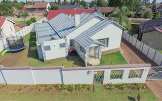 3 Bedroom House in Brackendowns