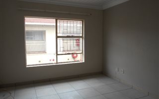 2 Bedroom Apartment in Vanderbijlpark Central