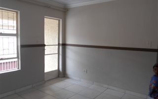 2 Bedroom Apartment in Vanderbijlpark Central