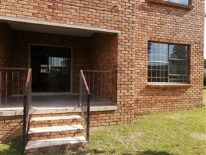 3 Bed Apartment in Ruimsig