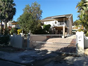 4 Bed House in Heuwelkruin