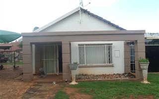 3 Bedroom House in Edelweiss
