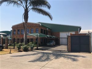 1018 m² Industrial space in Spartan