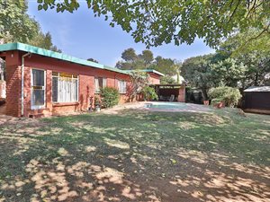 4 Bed House in Constantia Park
