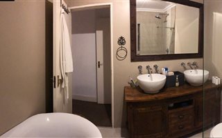 2 Bedroom Apartment in Bryanston West