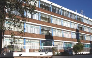 2 Bedroom Flat in Kew