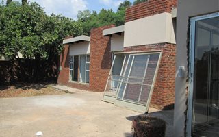 6 Bedroom House in Waterkloof Glen