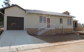 2 Bedroom House in Witpoortjie
