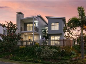 5 Bed House in Palm Lakes Estate