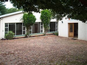 953 m² Office Space in Windsor East