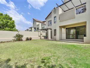 3 Bed Apartment in Fourways Gardens