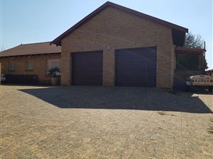 3 Bed Townhouse in Middelburg South