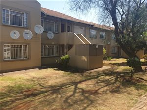 3 Bed Apartment in Die Hoewes