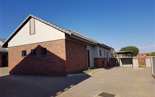 3 Bedroom Cluster in Meyersdal Nature Estate