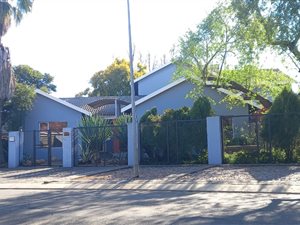 7 Bed House in Langenhoven Park