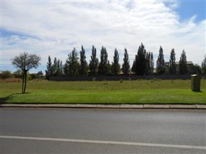 1120 m² Land available in Woodland Hills