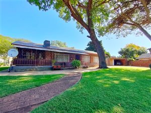 3 Bed House in Tileba