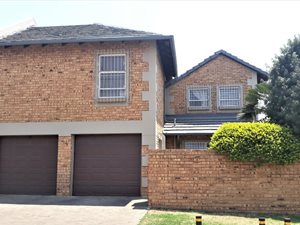 3 Bed Cluster in Van Riebeeck Park