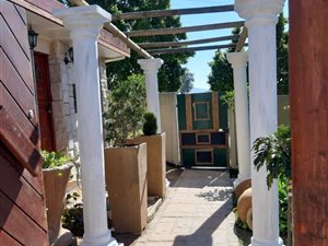 1 Bed Garden Cottage in Aurora