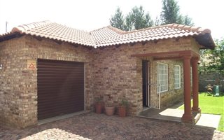 4 Bedroom House in Grimbeek Park