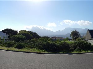 915 m² Land available in Capri