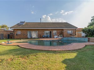 5 Bed House in Casseldale