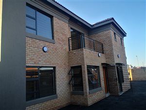 3 Bed Apartment in Lenasia