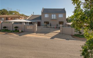 5 Bedroom House in Aurora