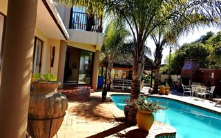 10 Bedroom House in Amandelrug