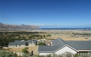 608 m² Land available in Meerhof Estate