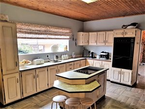4 Bed House in Monument
