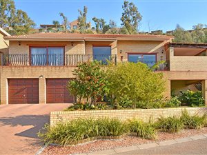 4 Bed House in Helderkruin